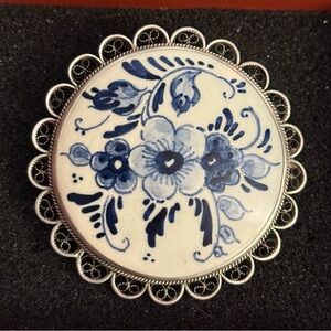 Vintage Delft Blue Porcelain Floral Brooch Hand-Painted Holland Silver‎ Filigree